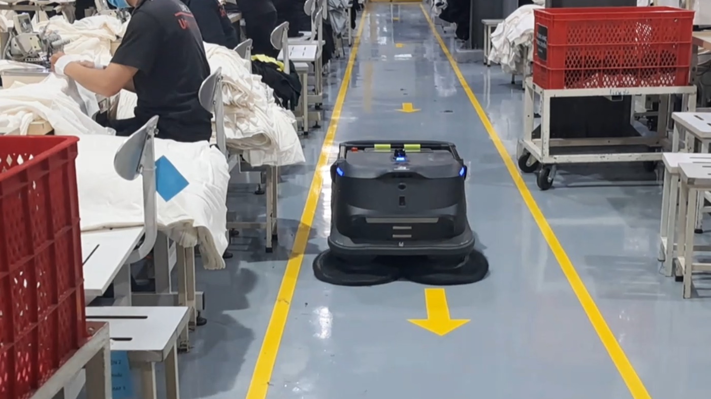 Robot MT1 làm sạch nhà máy may