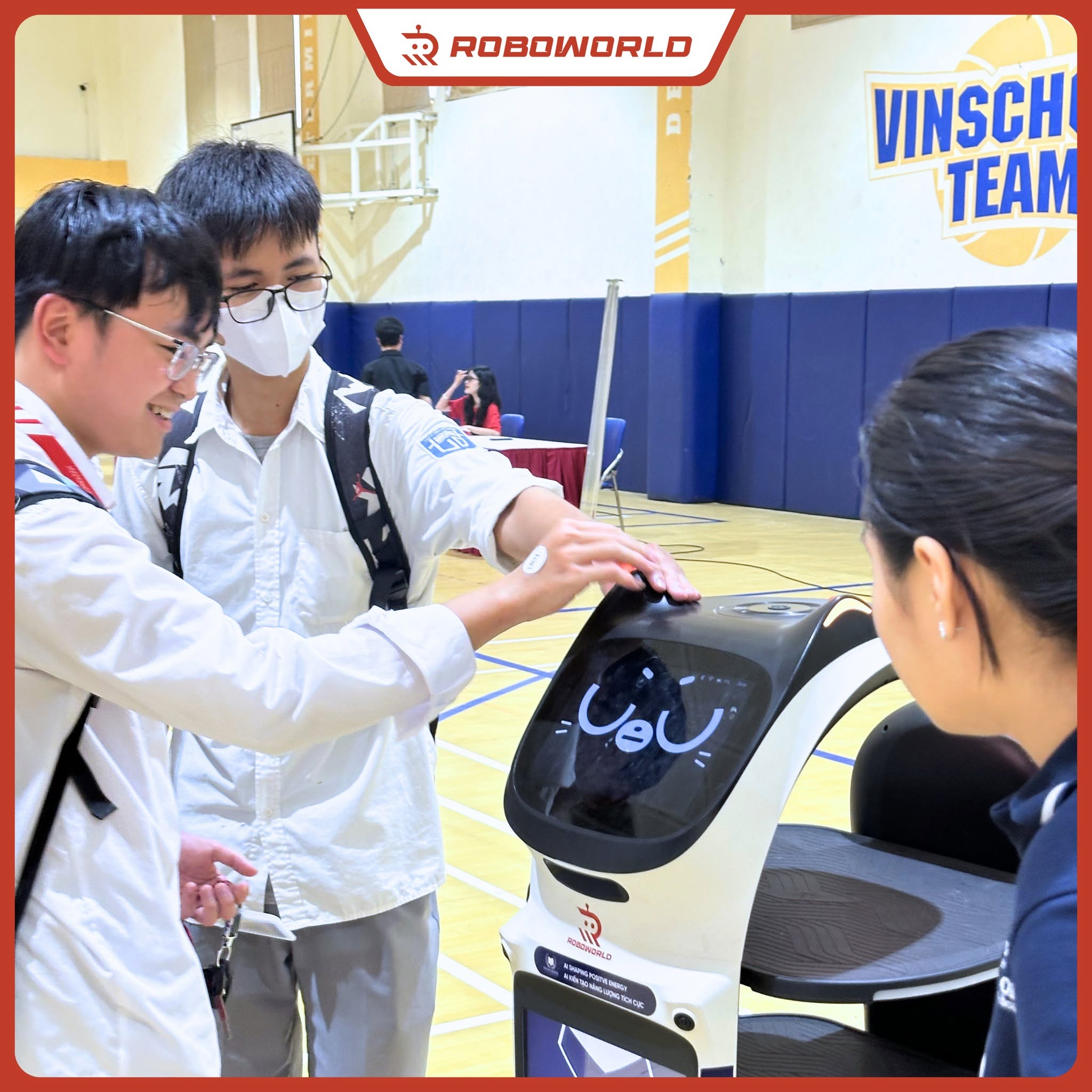 Thuê robot nhà hàng khách sạn